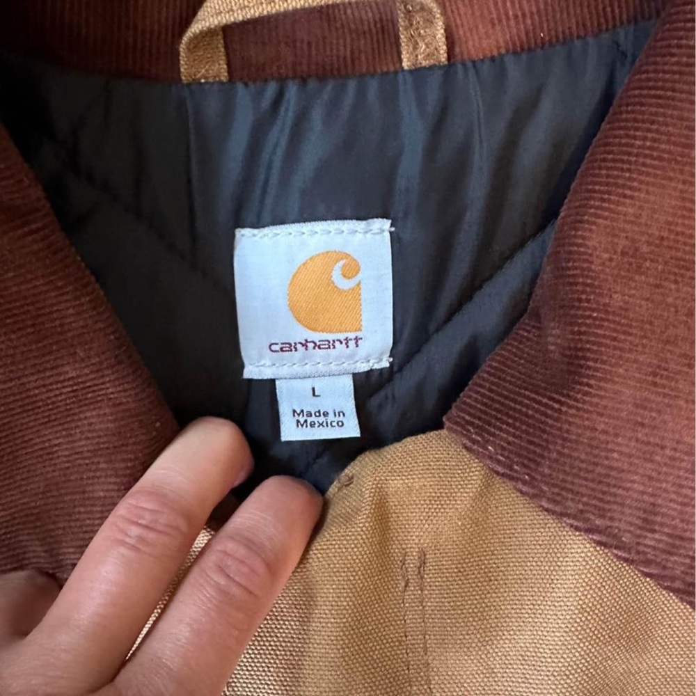 Men’s large carhartt jacket. Never worn.